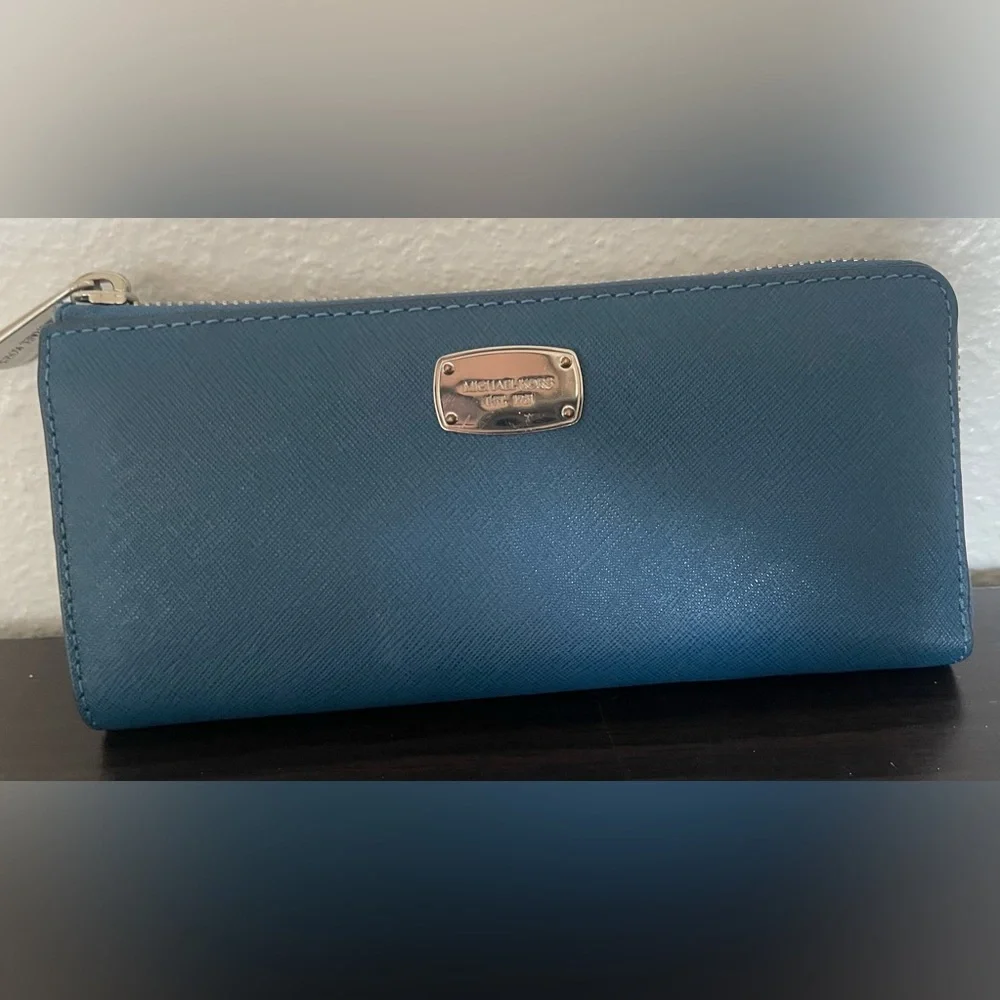 Michael Kors -Blue Leather Wallet large capacity will hold a phone! - Picture 13 of 13